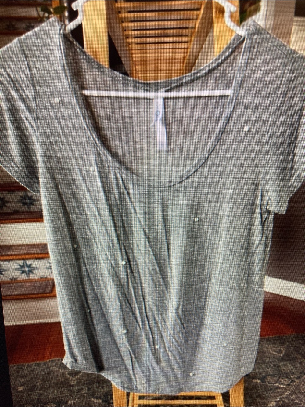 Women's Gray Scoop Neck Short Sleeve Top with Subtle Pearlescent Accents